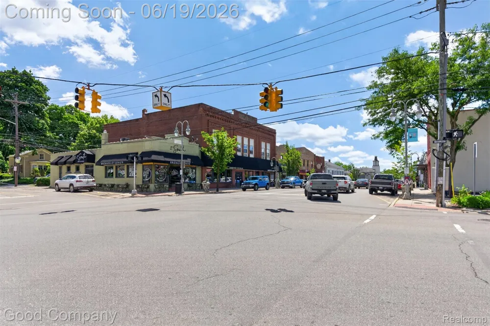 89 S Main Street Clarkston City, MI 48346
