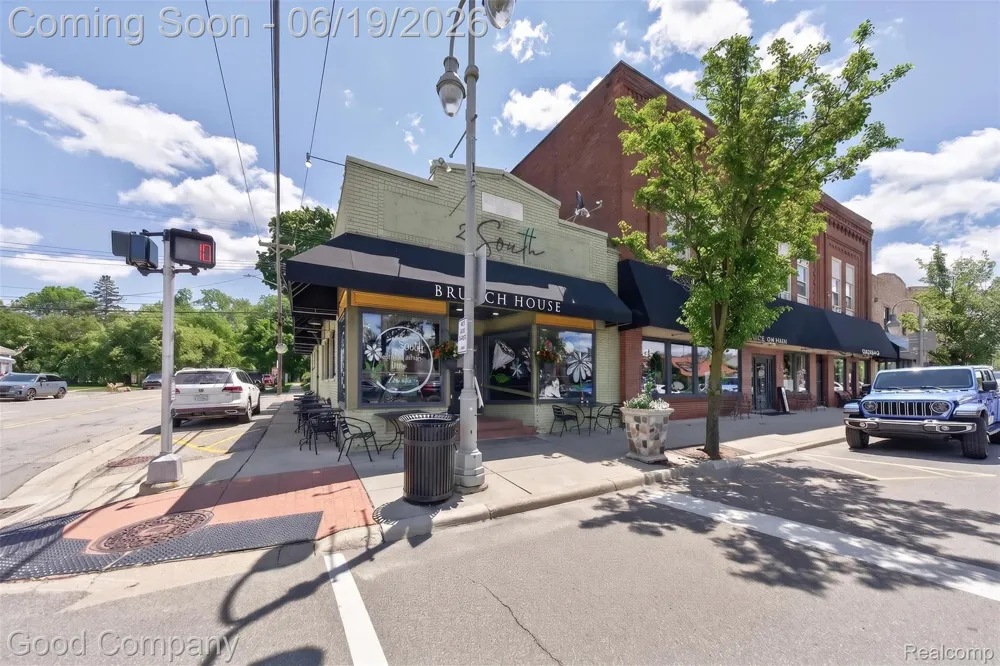 89 S Main Street Clarkston City, MI 48346