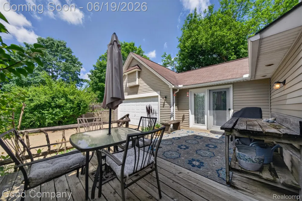 89 S Main Street Clarkston City, MI 48346