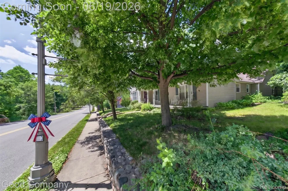 89 S Main Street Clarkston City, MI 48346