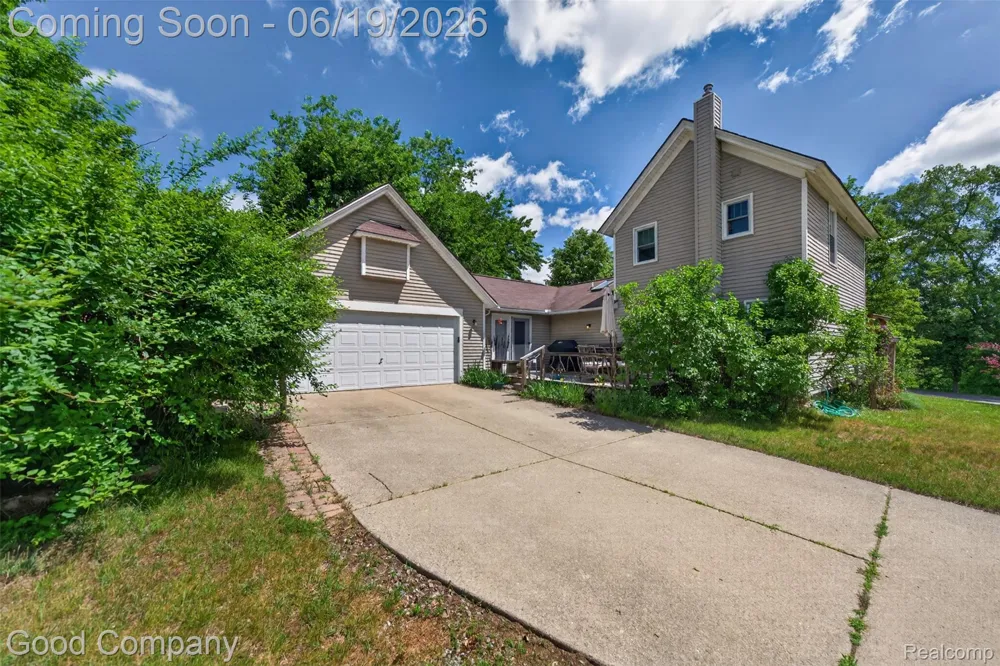 89 S Main Street Clarkston City, MI 48346