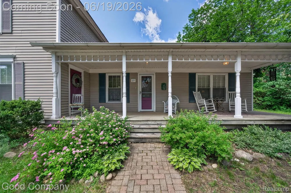 89 S Main Street Clarkston City, MI 48346