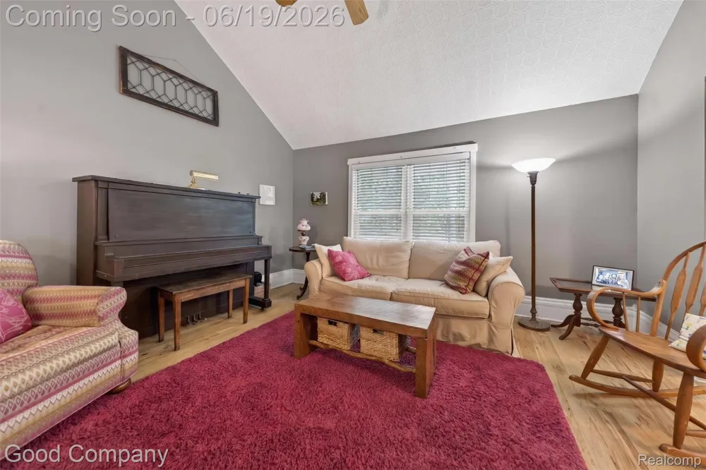 89 S Main Street Clarkston City, MI 48346