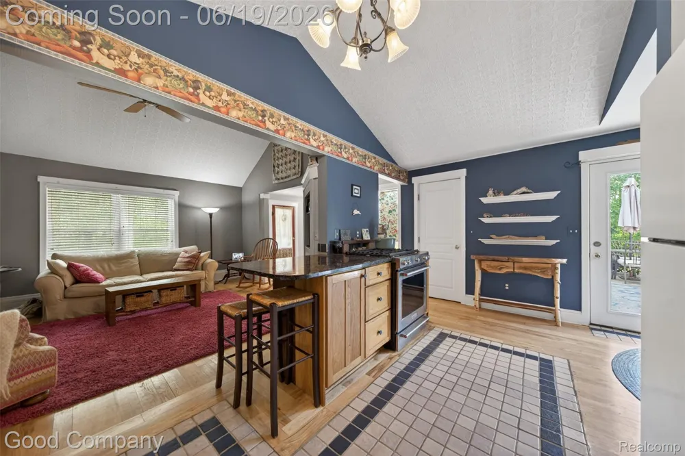 89 S Main Street Clarkston City, MI 48346