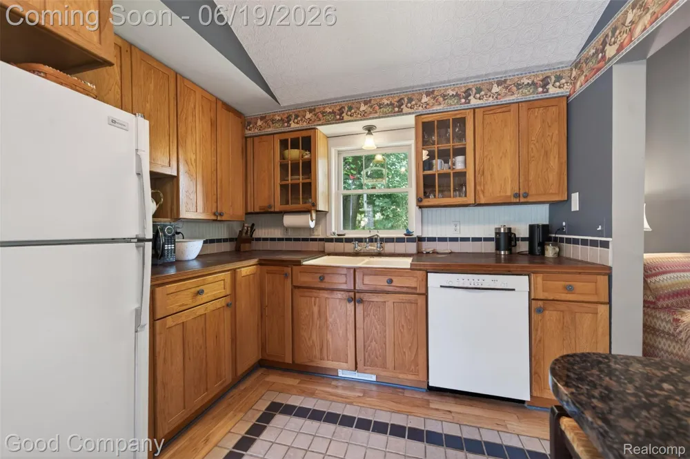 89 S Main Street Clarkston City, MI 48346
