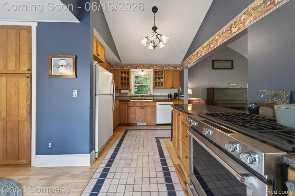 89 S Main Street Clarkston City, MI 48346