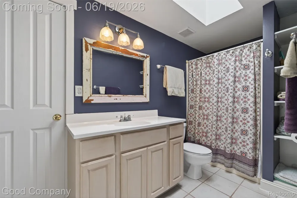 89 S Main Street Clarkston City, MI 48346