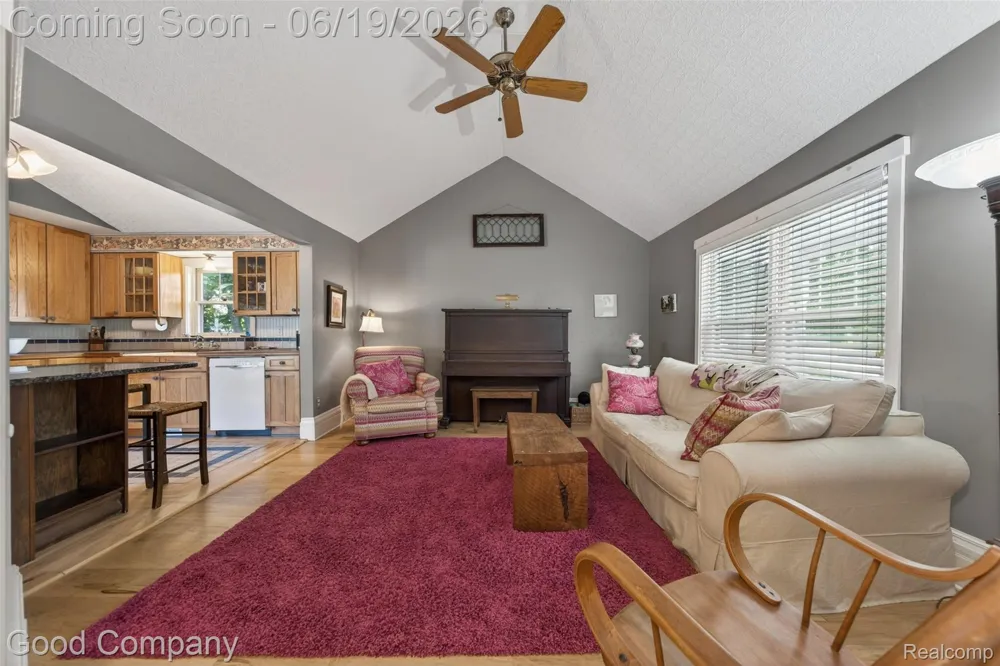 89 S Main Street Clarkston City, MI 48346