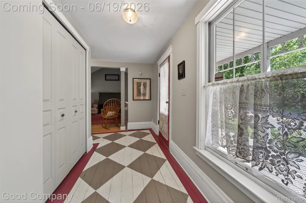 89 S Main Street Clarkston City, MI 48346