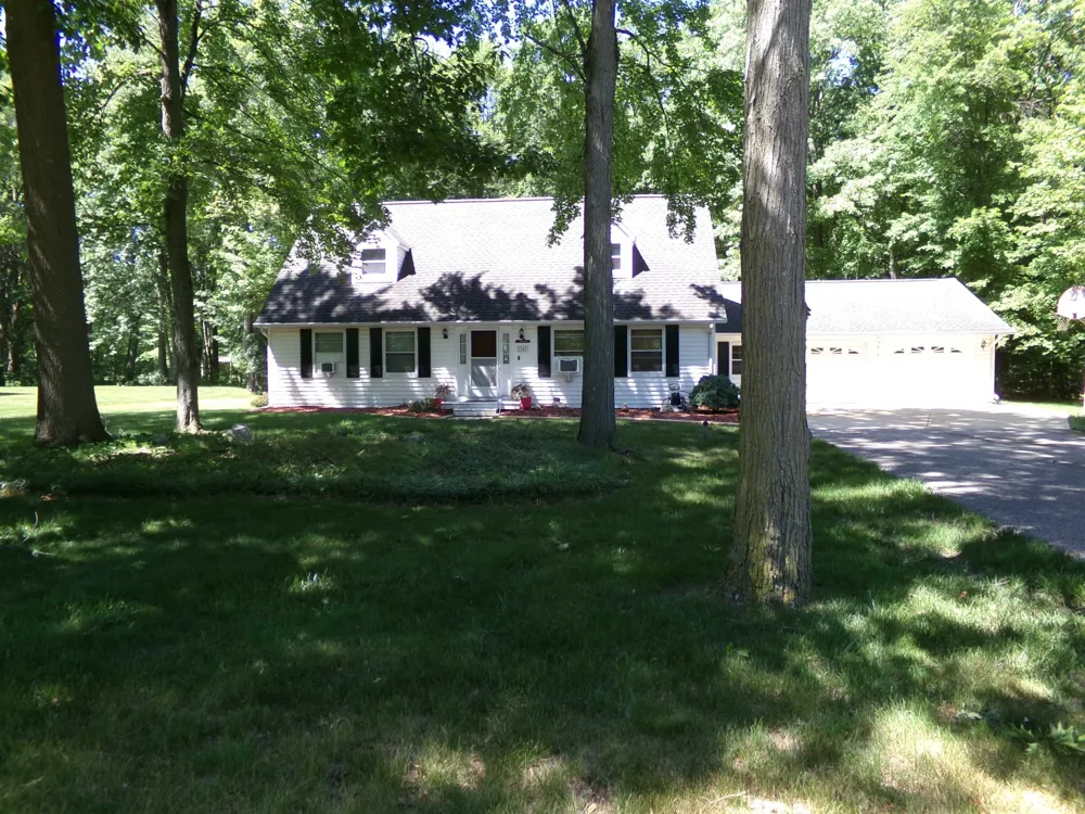 2341 E Cherrywood Drive Midland Charter Township, MI 48640