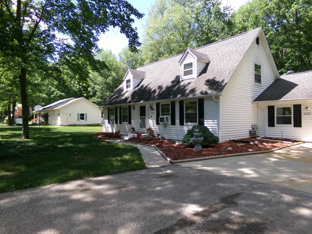 2341 E Cherrywood Drive Midland Charter Township, MI 48640