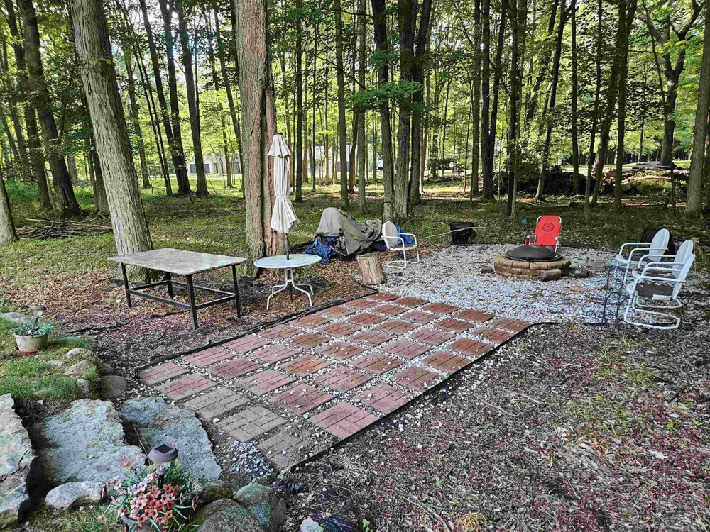 2341 E Cherrywood Drive Midland Charter Township, MI 48640