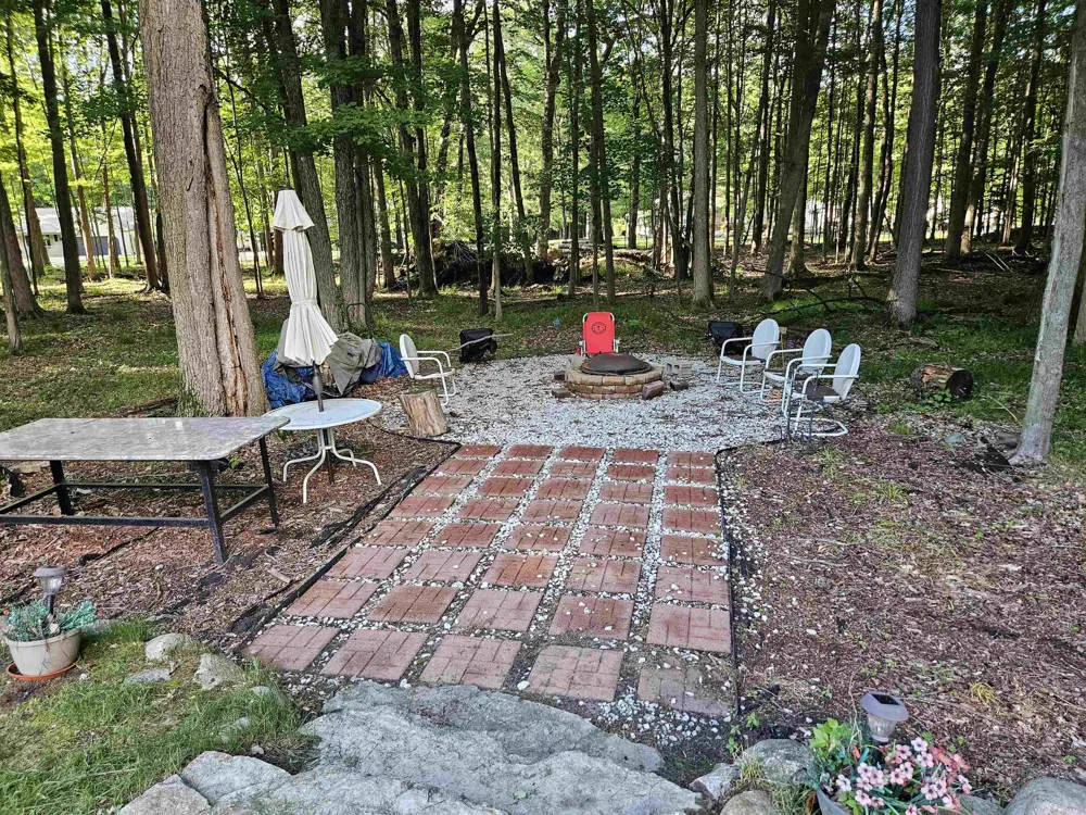 2341 E Cherrywood Drive Midland Charter Township, MI 48640
