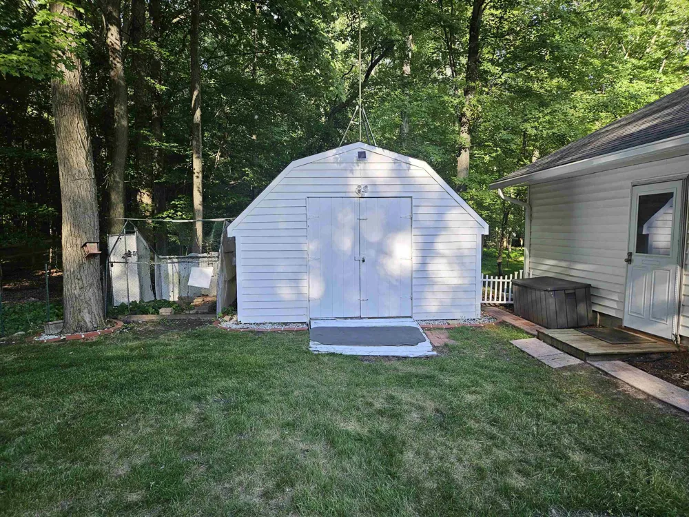 2341 E Cherrywood Drive Midland Charter Township, MI 48640