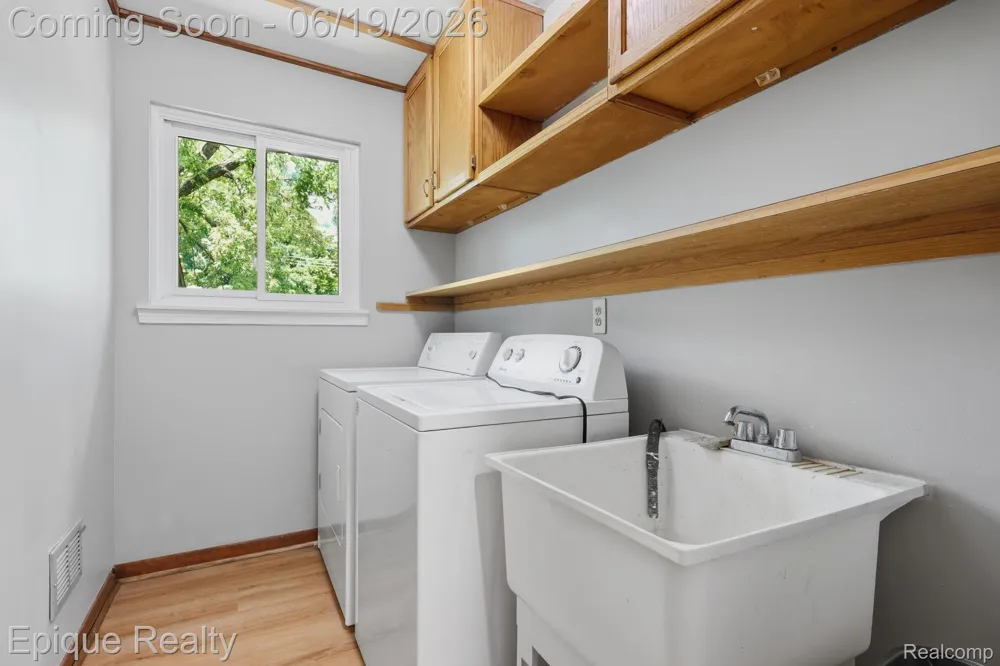 51600 Shelby Road Shelby Charter Township, MI 48316