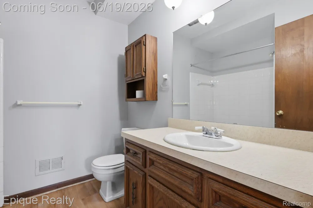 51600 Shelby Road Shelby Charter Township, MI 48316