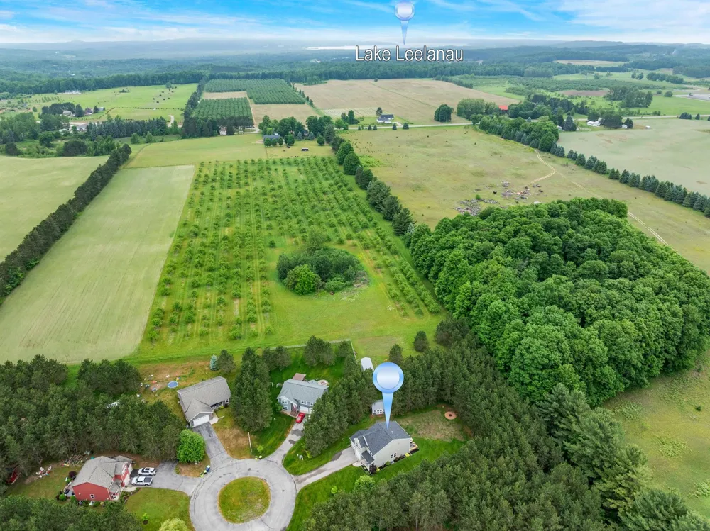 9643 Pattys Lane Long Lake Township, MI 49684