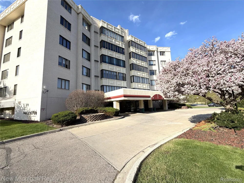 43000 12 Oaks Crescent Drive #2033 Novi City, MI 48377