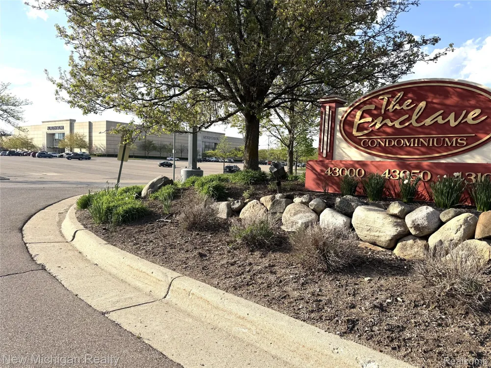 43000 12 Oaks Crescent Drive #2033 Novi City, MI 48377