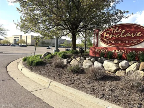 43000 12 Oaks Crescent Drive #2033