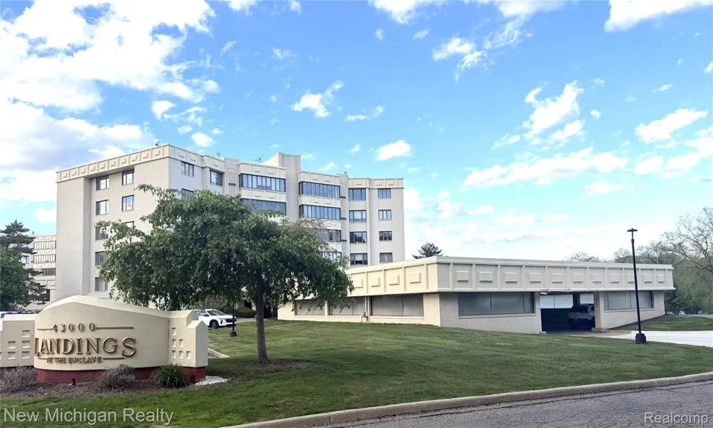 43000 12 Oaks Crescent Drive #2033 Novi City, MI 48377