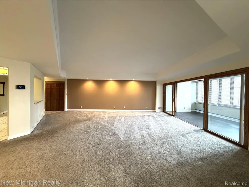 43000 12 Oaks Crescent Drive #2033 Novi City, MI 48377