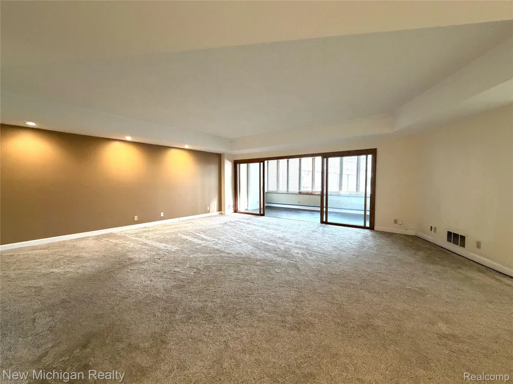 43000 12 Oaks Crescent Drive #2033 Novi City, MI 48377