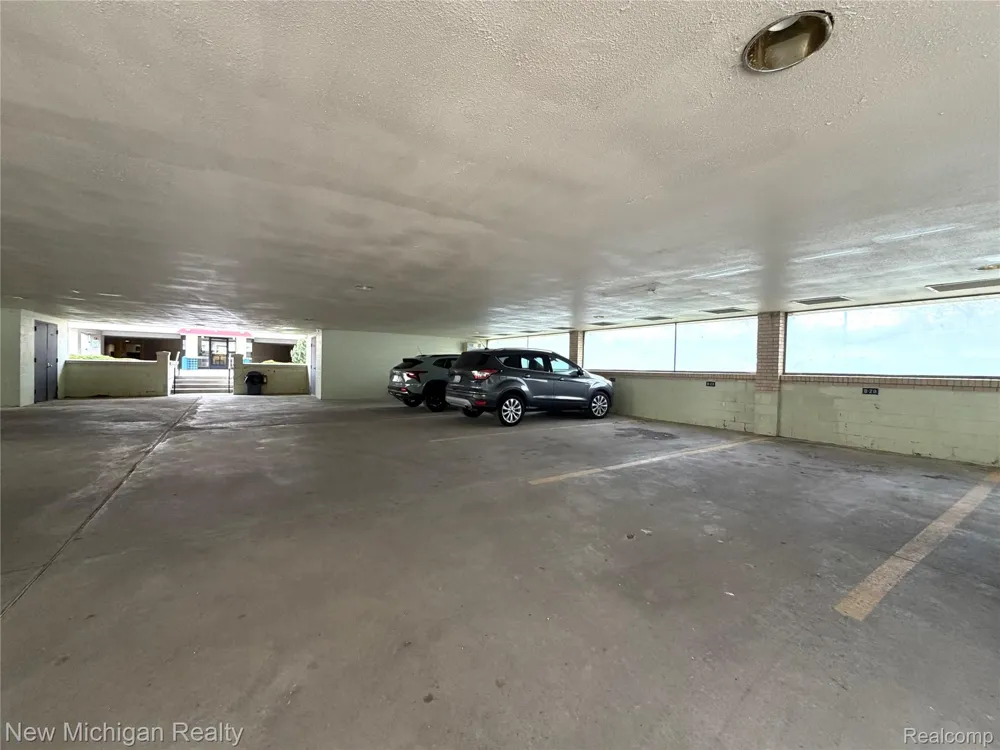 43000 12 Oaks Crescent Drive #2033 Novi City, MI 48377