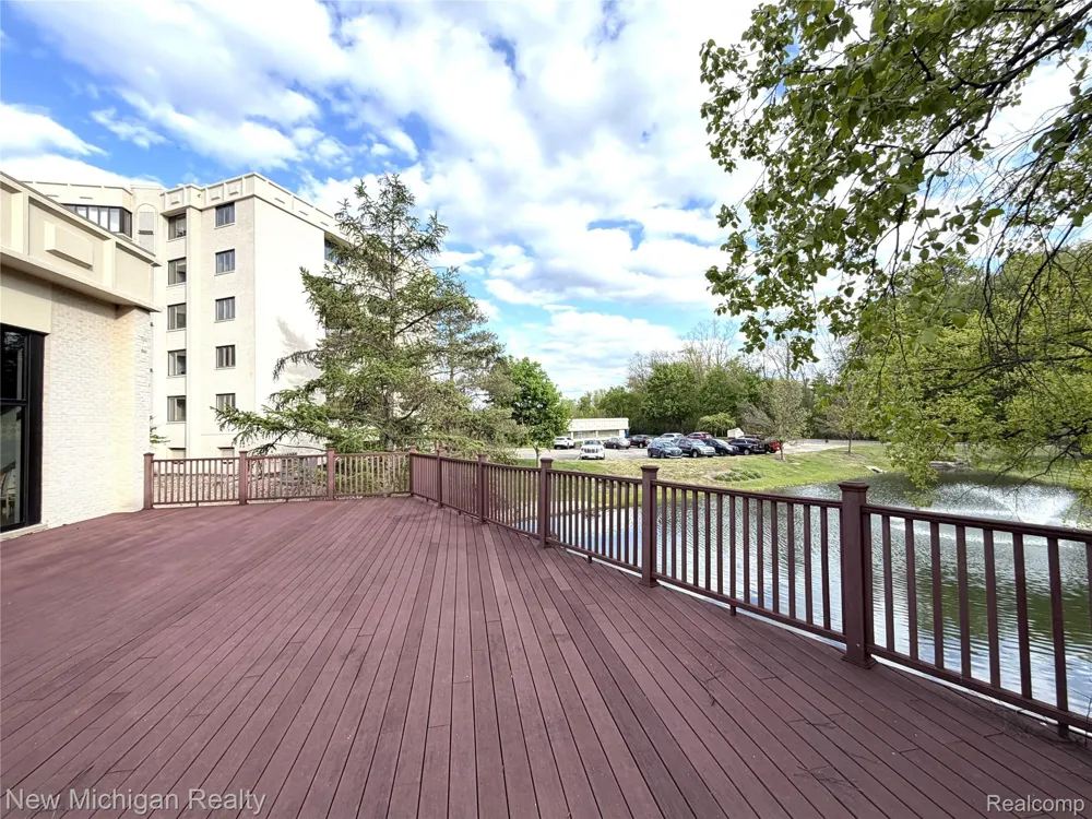43000 12 Oaks Crescent Drive #2033 Novi City, MI 48377