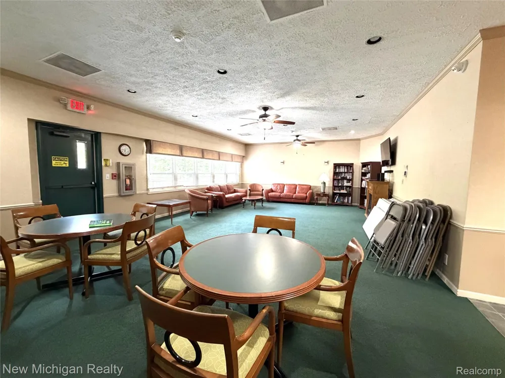43000 12 Oaks Crescent Drive #2033 Novi City, MI 48377