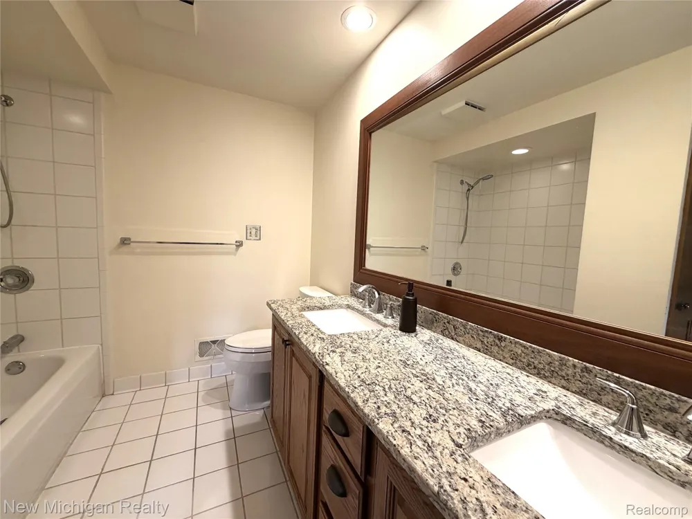 43000 12 Oaks Crescent Drive #2033 Novi City, MI 48377