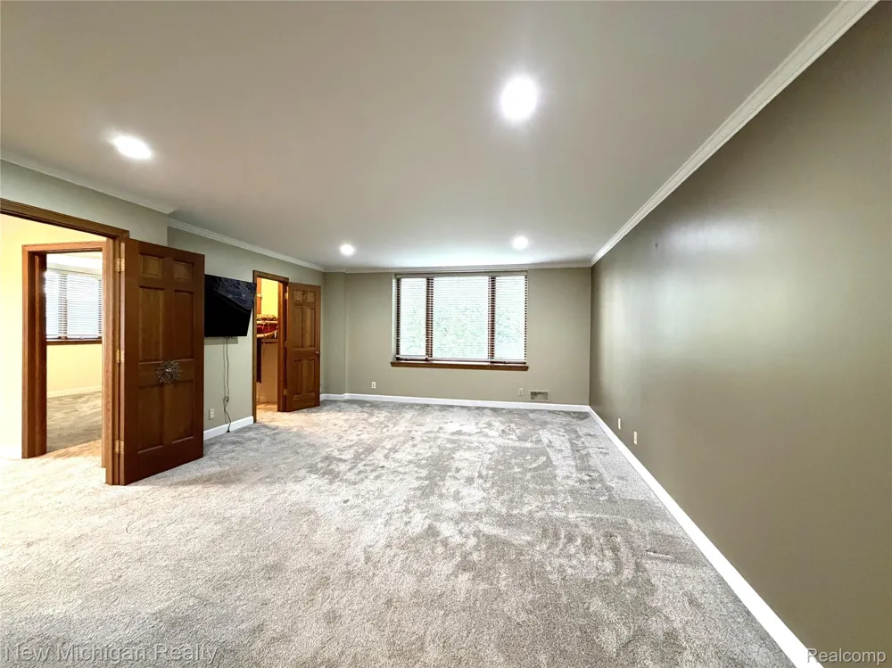 43000 12 Oaks Crescent Drive #2033 Novi City, MI 48377