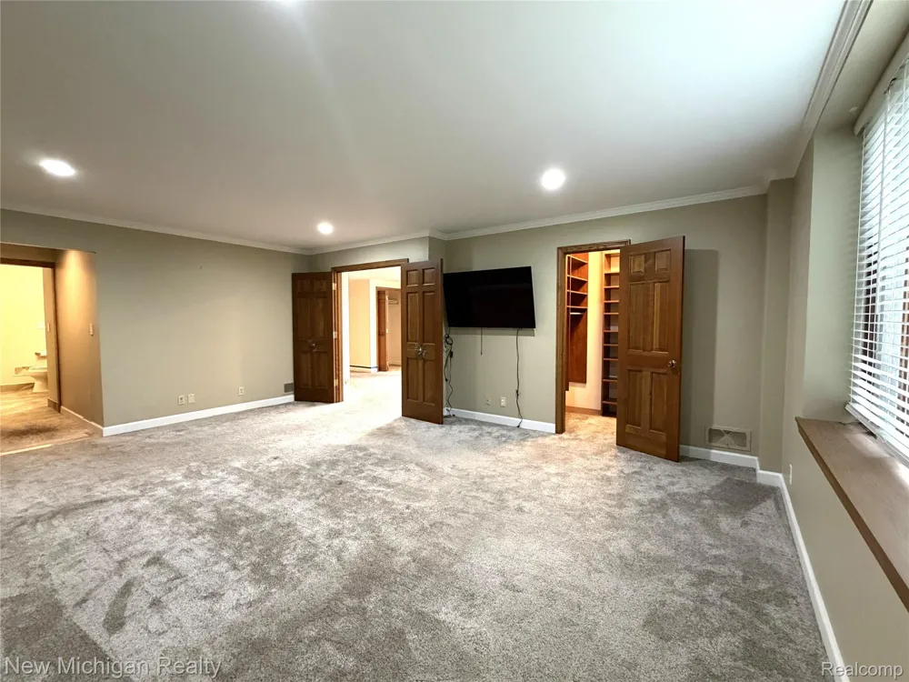 43000 12 Oaks Crescent Drive #2033 Novi City, MI 48377