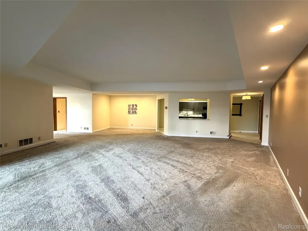 43000 12 Oaks Crescent Drive #2033 Novi City, MI 48377
