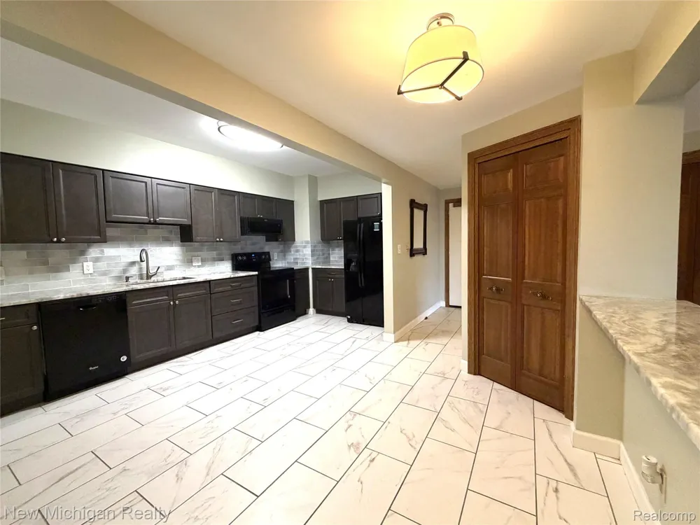 43000 12 Oaks Crescent Drive #2033 Novi City, MI 48377