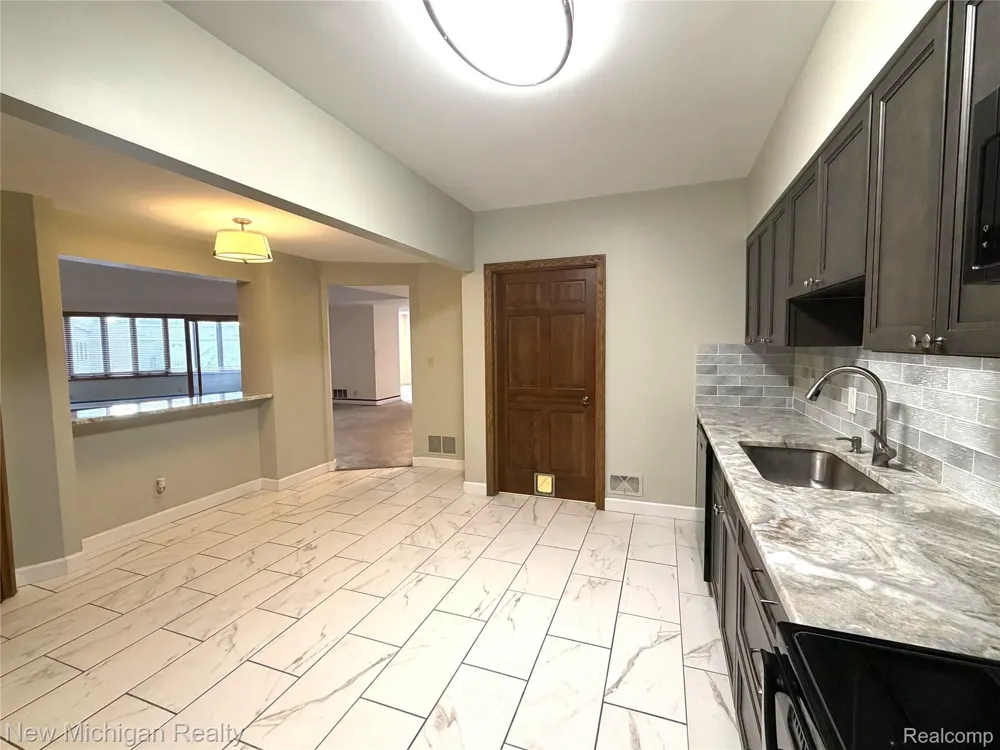 43000 12 Oaks Crescent Drive #2033 Novi City, MI 48377