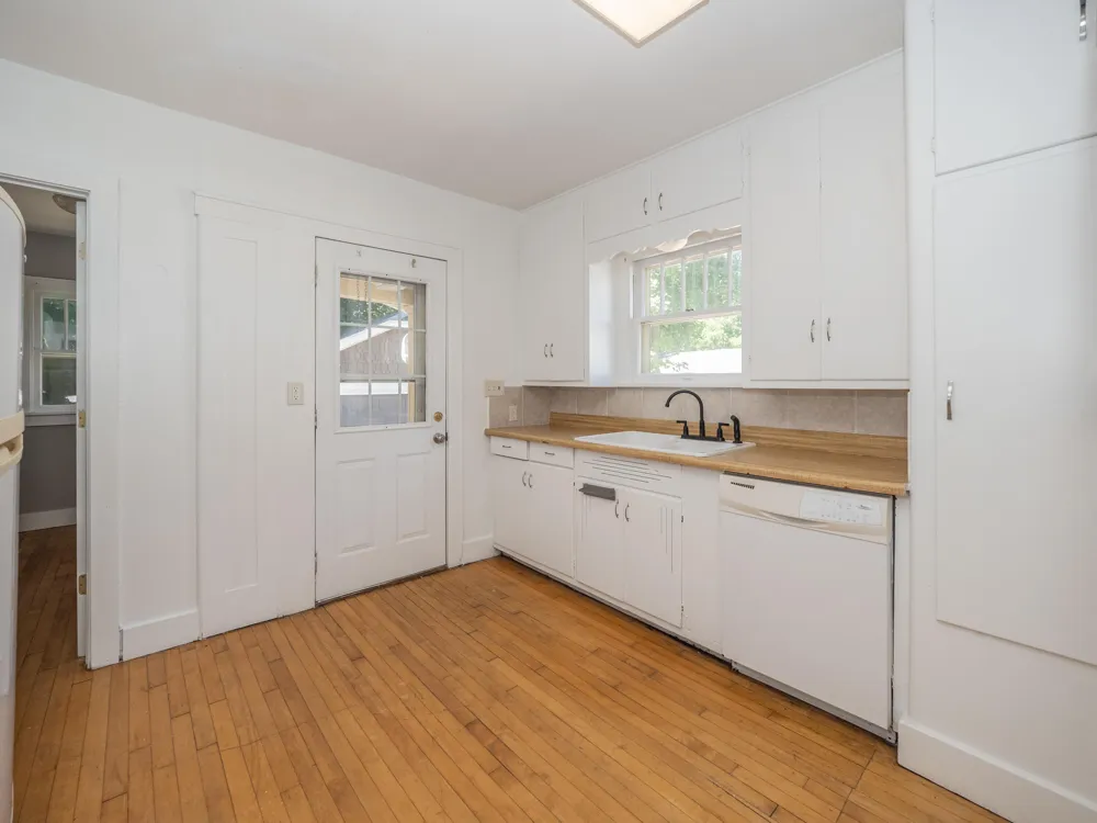 2127 W Main Street Kalamazoo Charter Township, MI 49006
