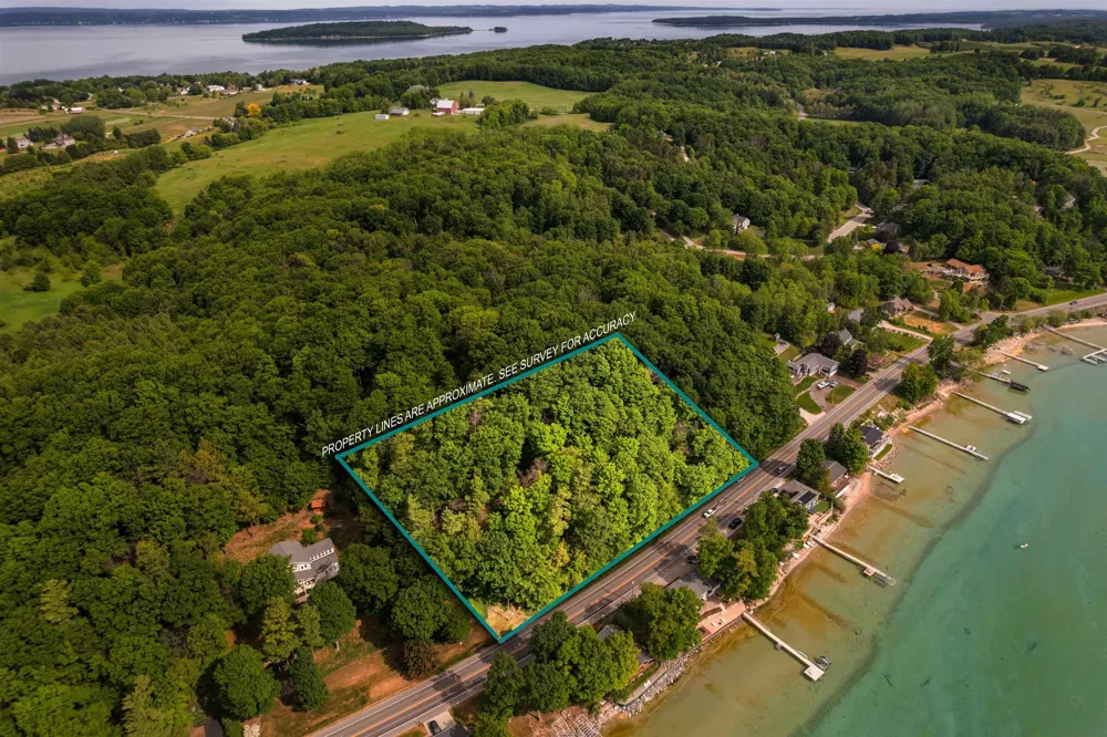 Center Road Peninsula Township, MI 49686