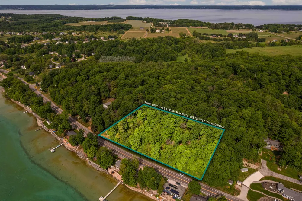 Center Road Peninsula Township, MI 49686