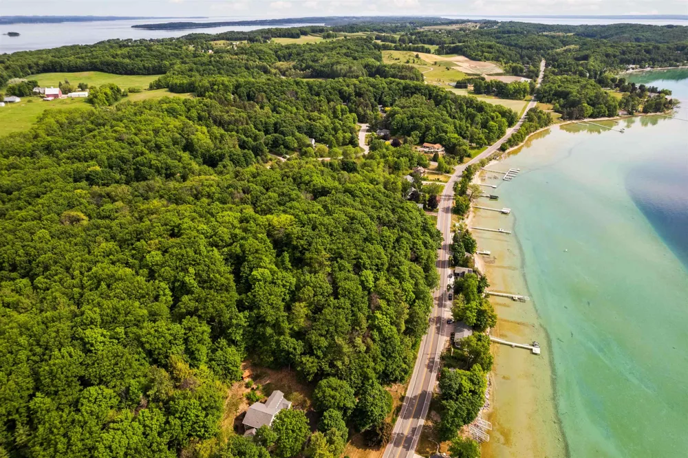 Center Road Peninsula Township, MI 49686