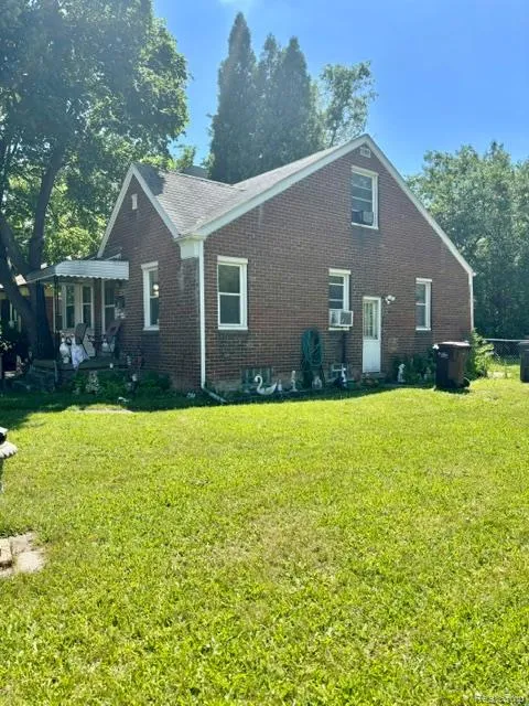 1014 Arlington Street Inkster City, MI 48141