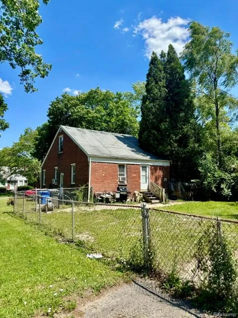 1014 Arlington Street Inkster City, MI 48141