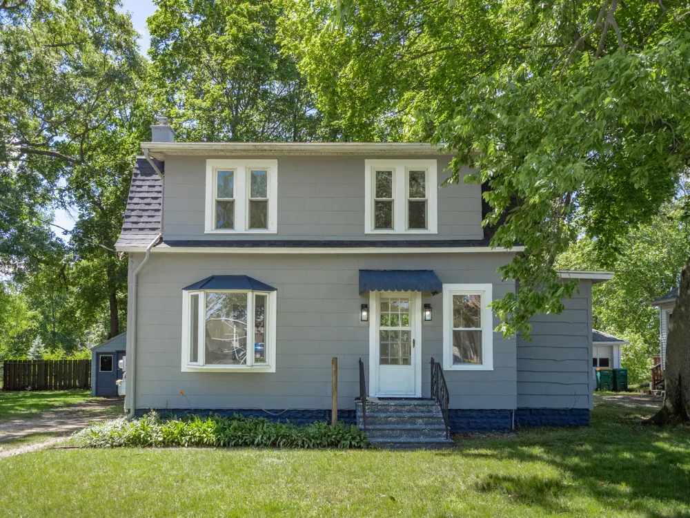 2206 Clarence Drive Portage City, MI 49002