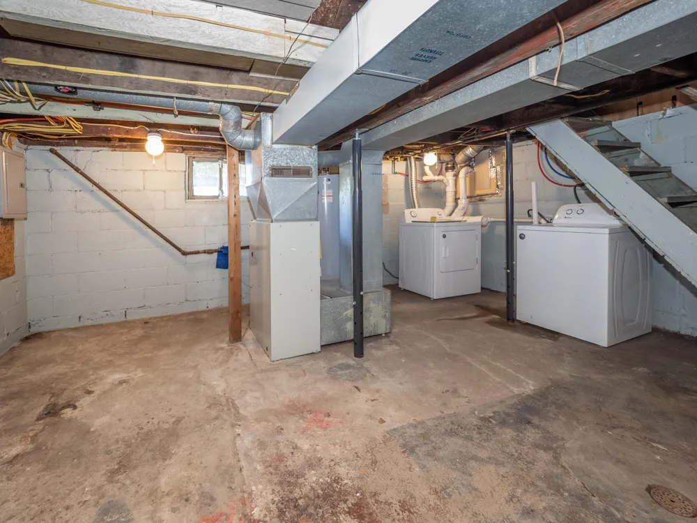 2206 Clarence Drive Portage City, MI 49002