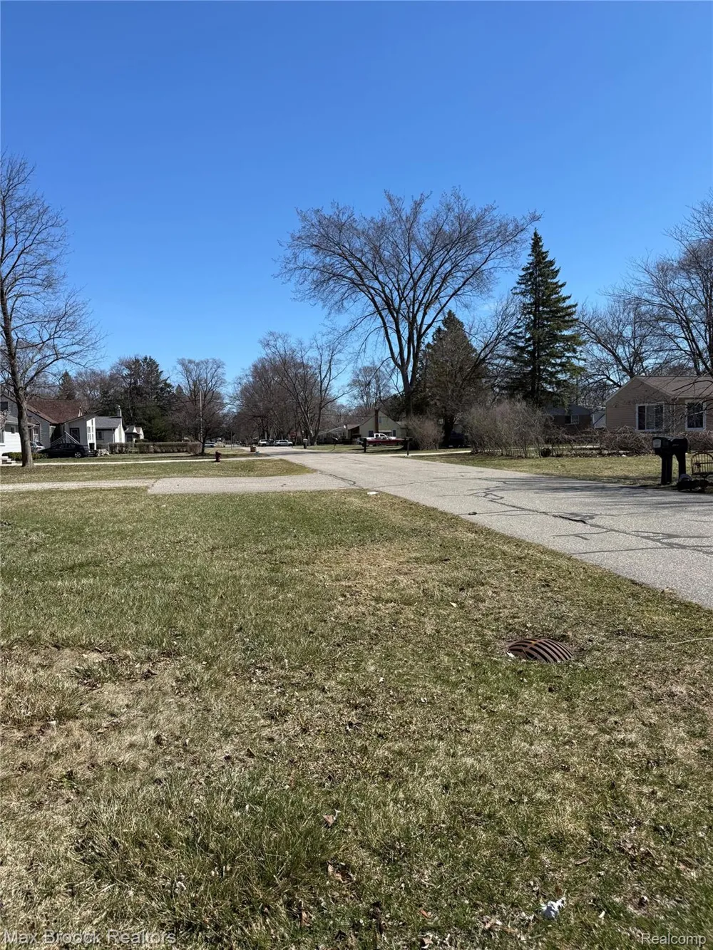 19682 Jeanette Street Southfield City, MI 48075