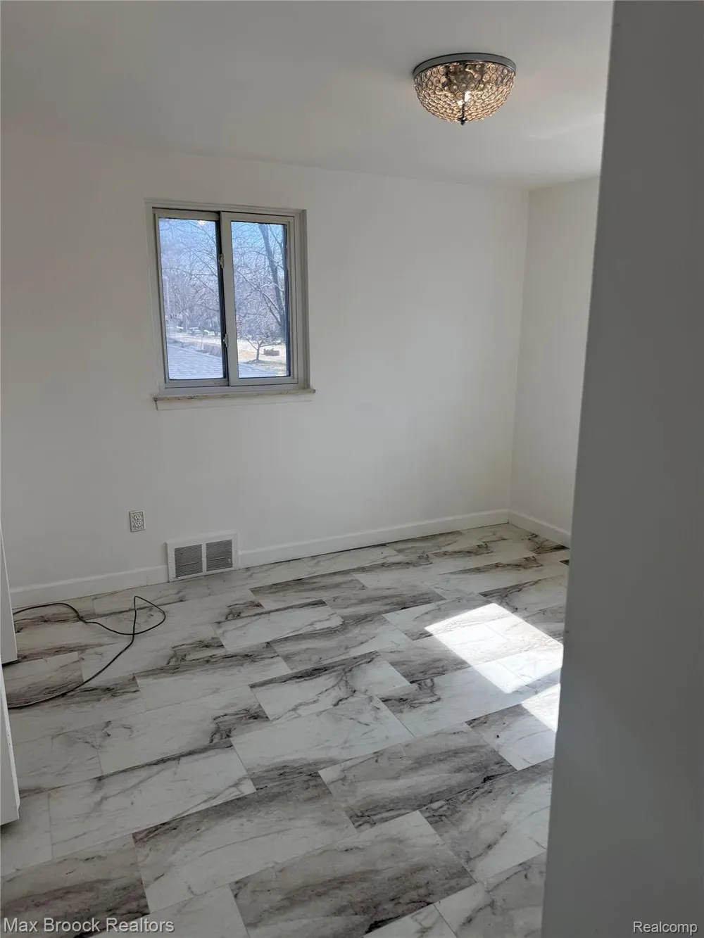 19682 Jeanette Street Southfield City, MI 48075
