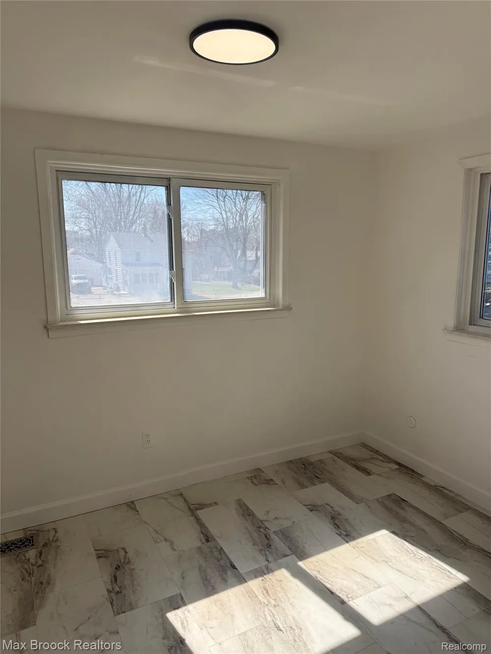 19682 Jeanette Street Southfield City, MI 48075