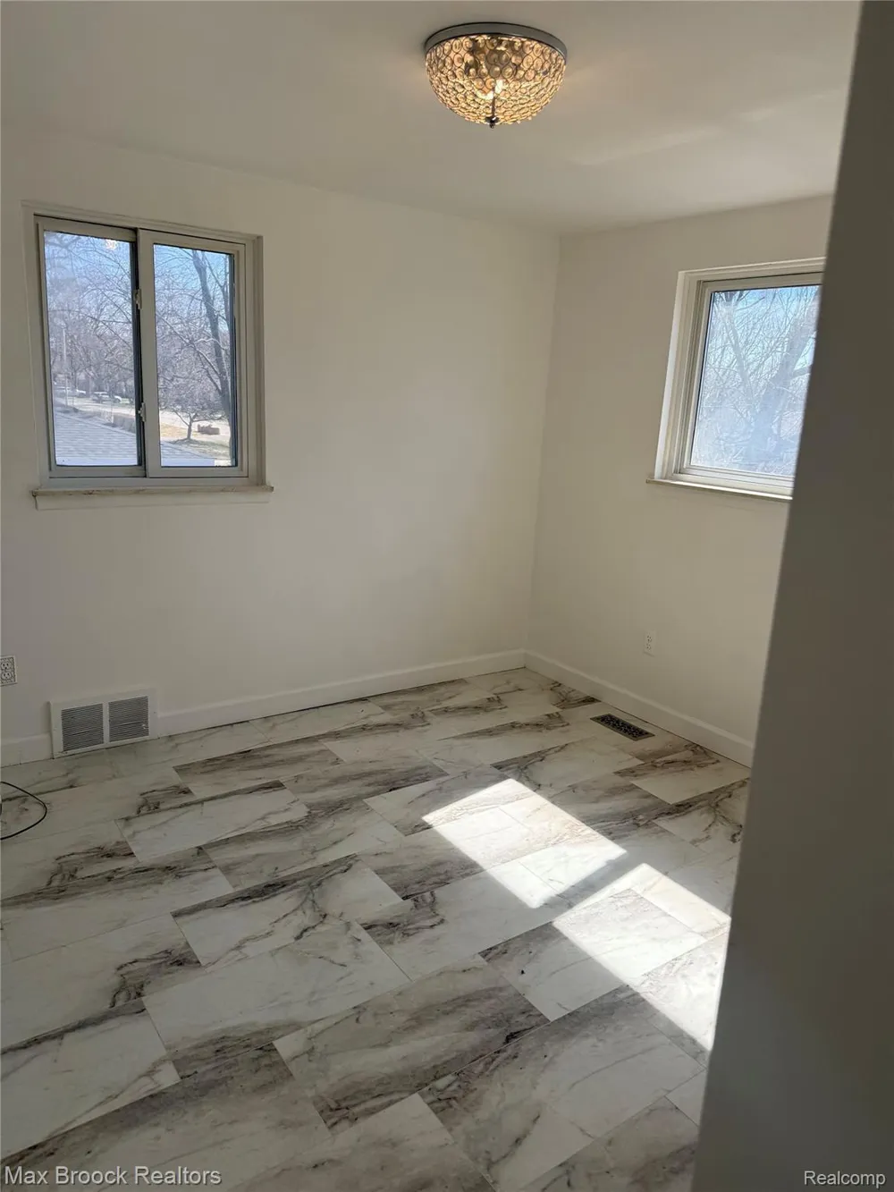 19682 Jeanette Street Southfield City, MI 48075