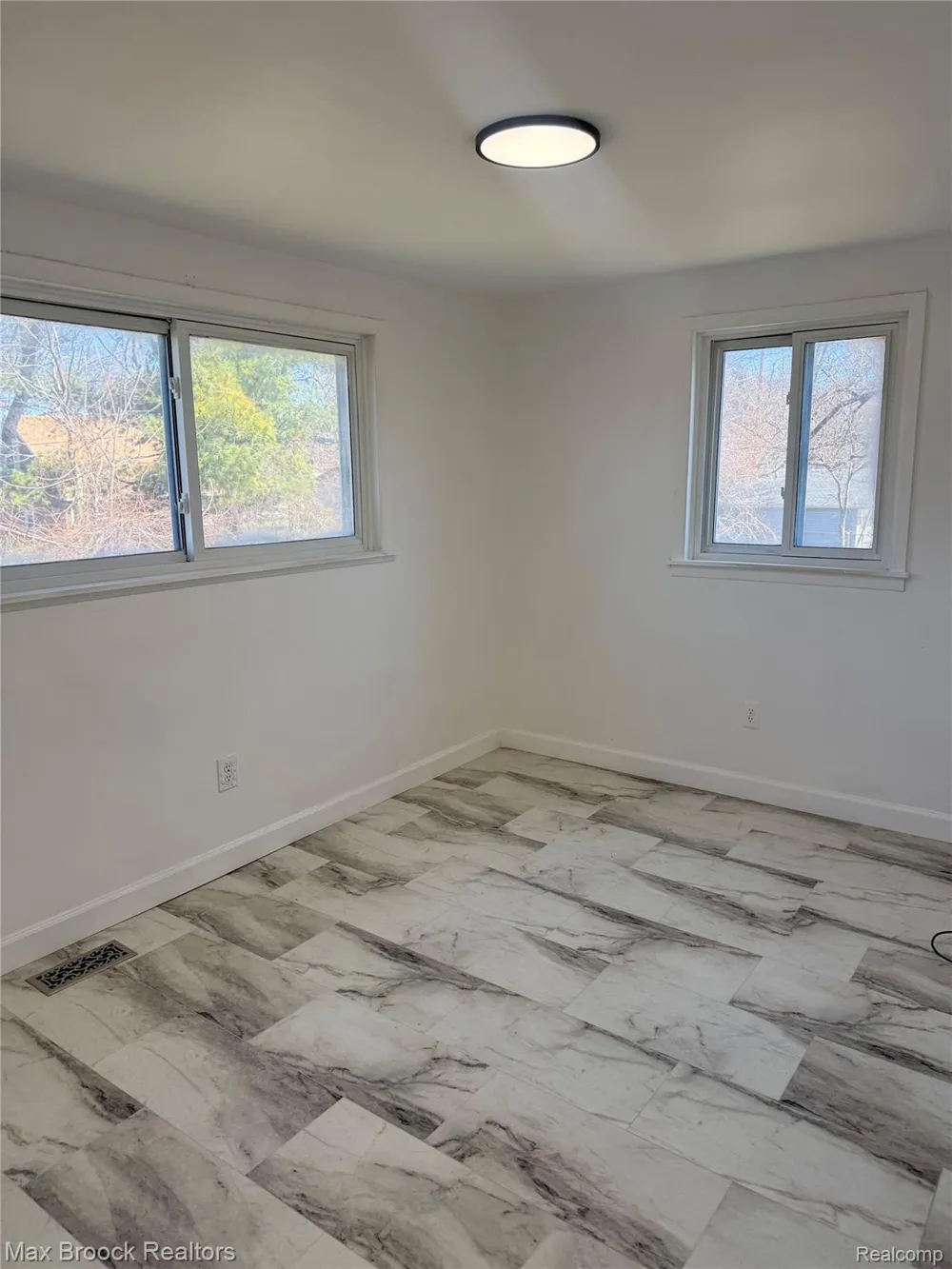 19682 Jeanette Street Southfield City, MI 48075