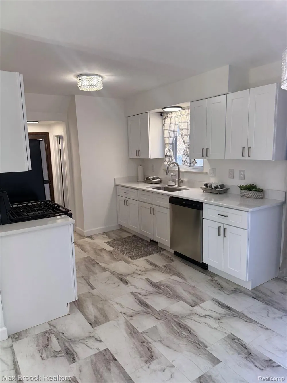 19682 Jeanette Street Southfield City, MI 48075
